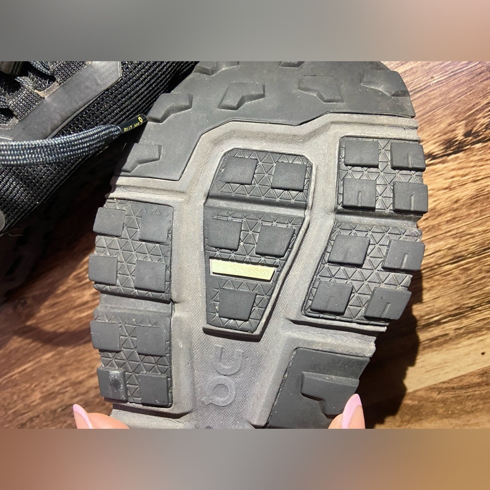 On running shoes - Picture 3 of 16